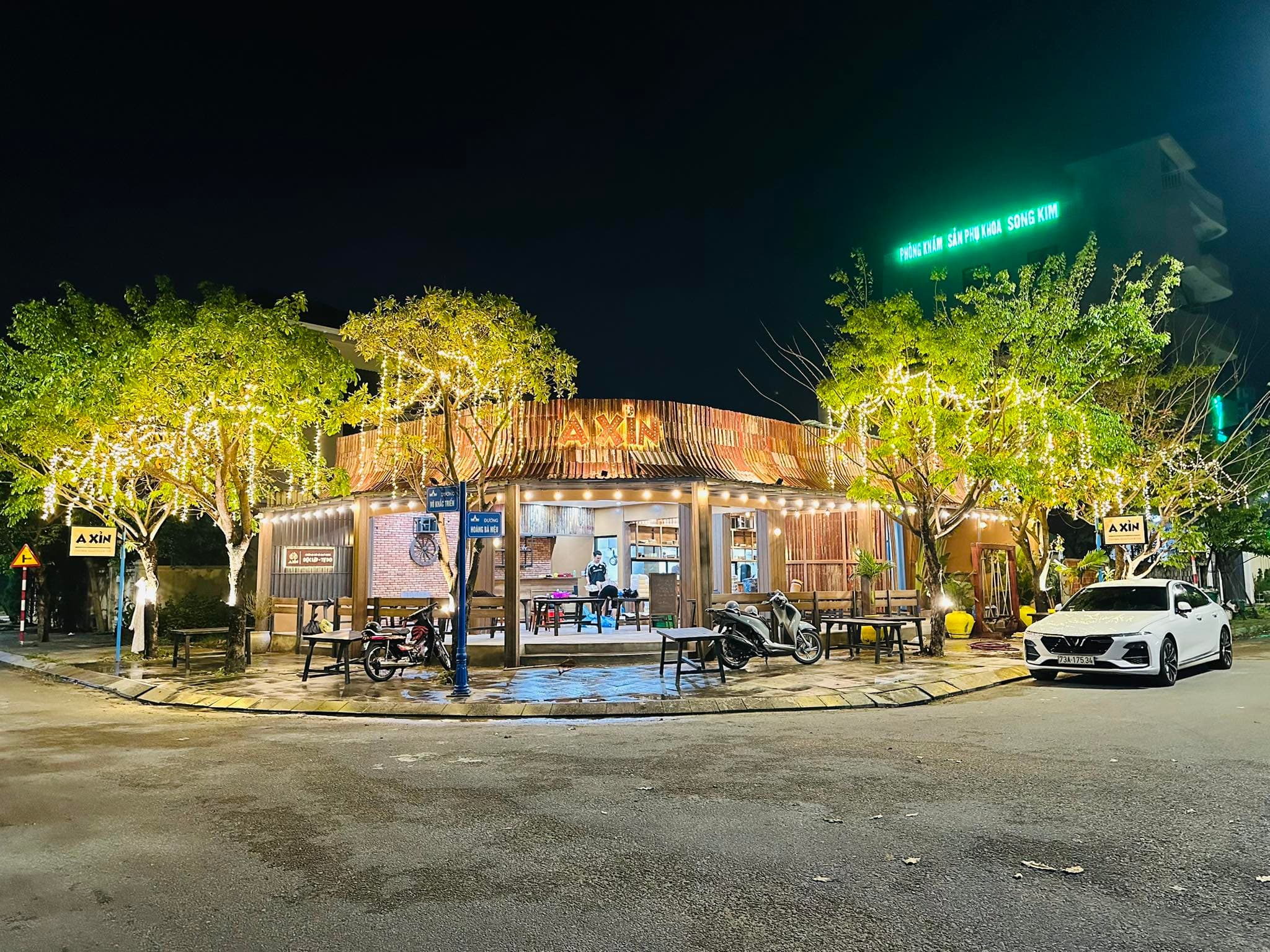 A Xin restaurant background